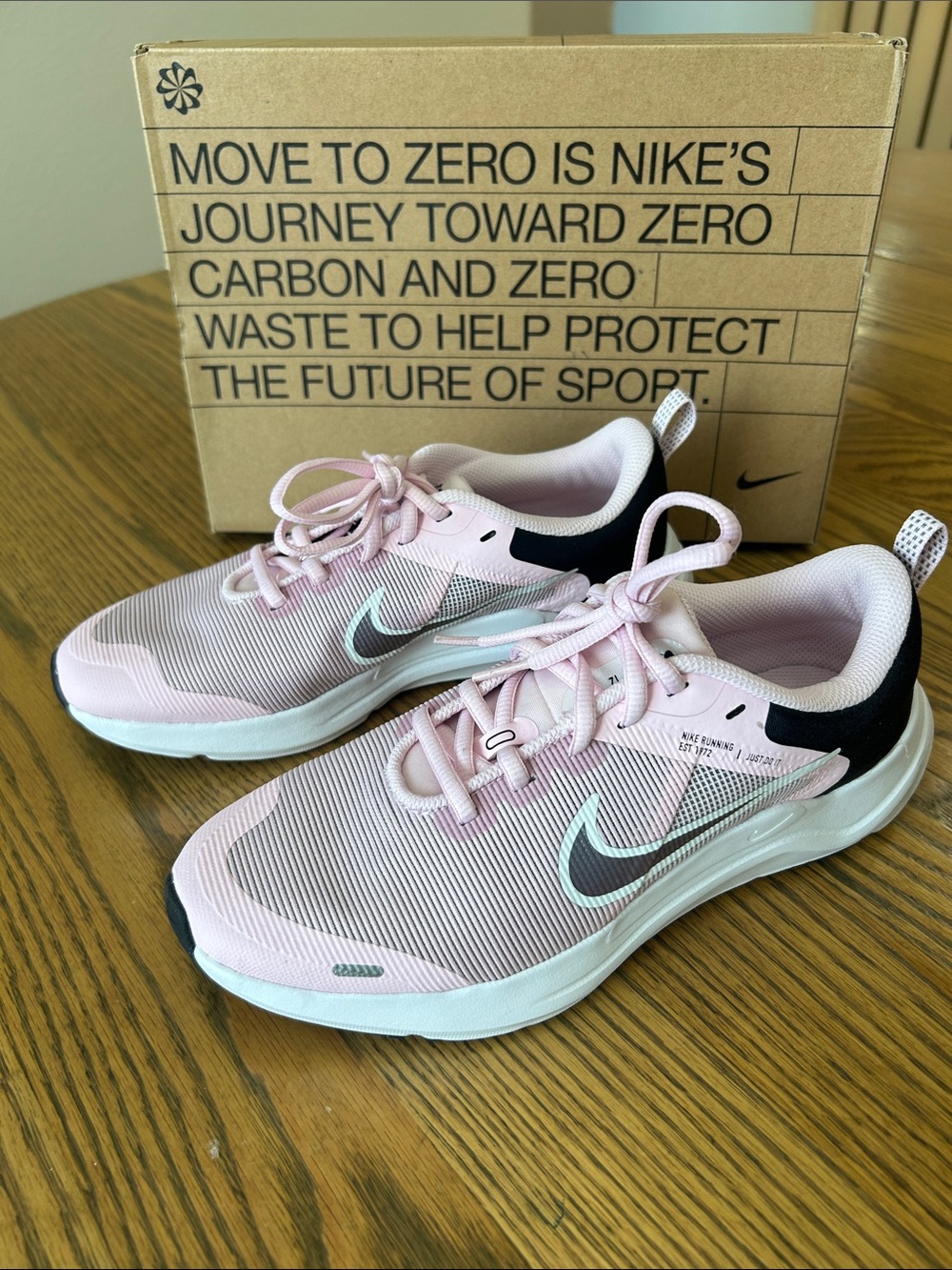 Nike girls Downshifter Running Sneakers, size 5Y, NIB